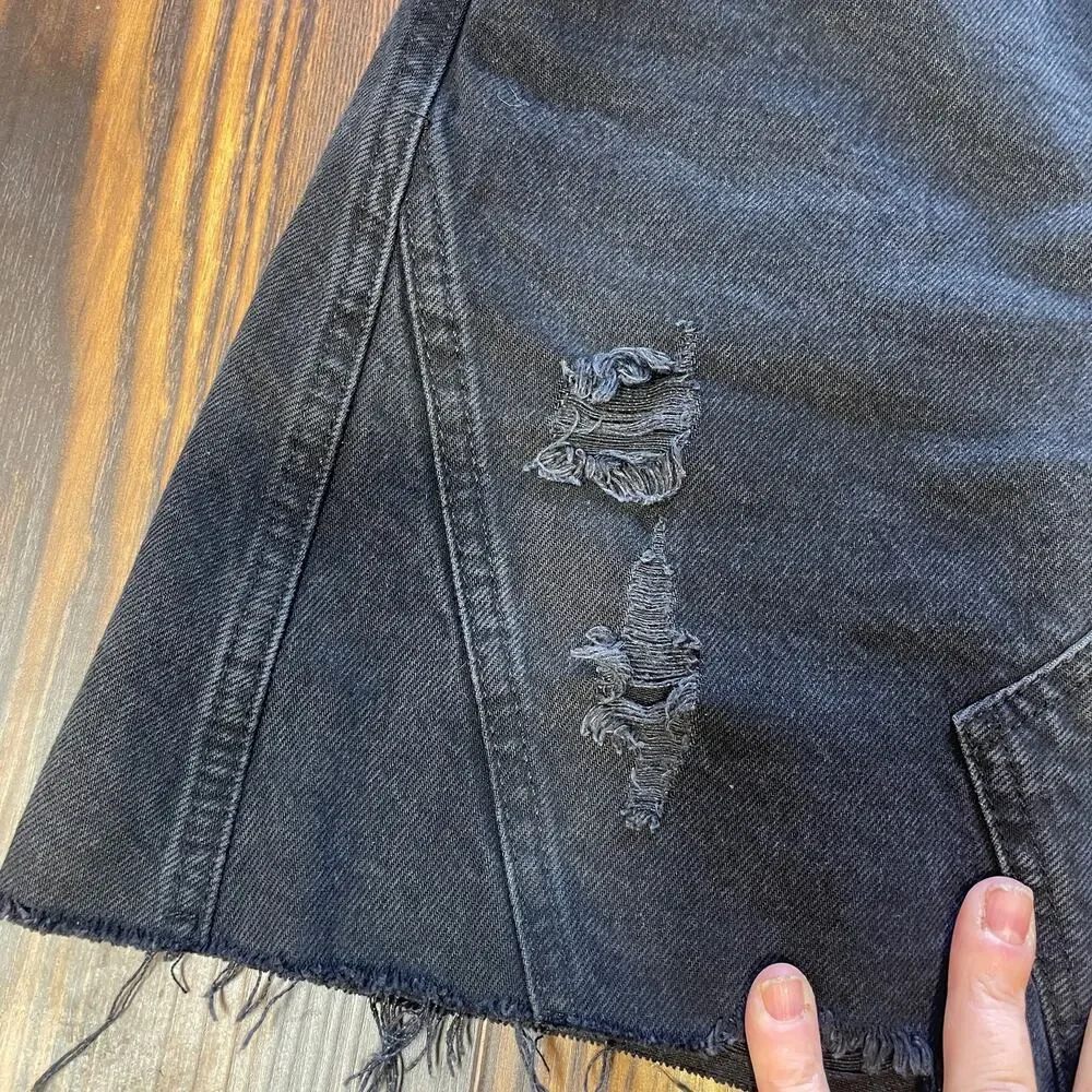 Free People We The Free Blk Denim Distressed Button Fly Mini Skirt size 25